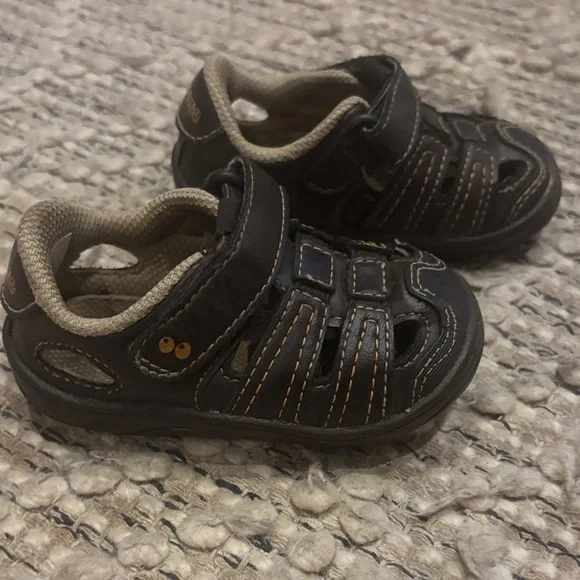 Stride Rite Black and Tan Kids Sandals - Picture 1 of 3